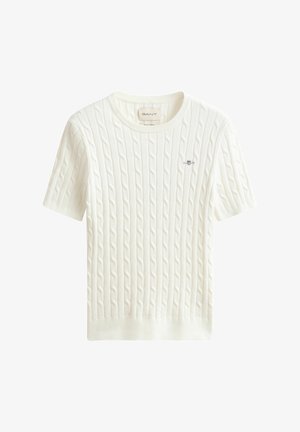 Weißer kurzärmeliger Strickpullover mit Zopfmuster, Rundhalsausschnitt und kleinem gesticktem Logo auf der Brust.