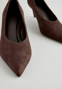 Next FOREVER COMFORT- REGULAR FIT - Klassikalised kontsakingad - chocolate brown