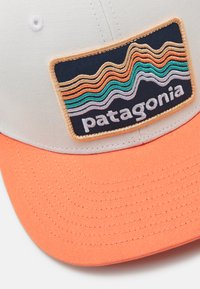Patagonia TRUCKER HAT UNISEX - Boné - coho coral
