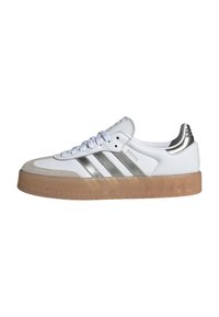SAMBAE - Sportcipő - ftwr white silver met gum