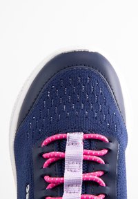 Geox SPRINTYE - Baskets basses - navy/fuchsia