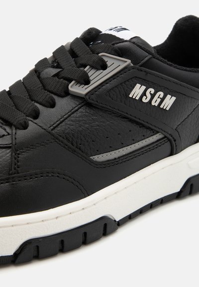 MSGM Baskets basses - black