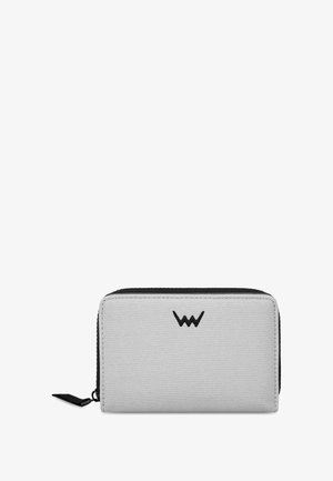 Šedá plátěná peněženka s černým zipem, vyznačující se minimalistickým designem a logem vyšitým na přední straně. Kompaktní obdélníkový tvar.
