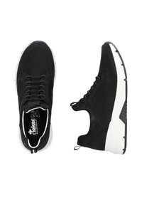 Schwarze Sportschuhe mit einem atmungsaktiven Mesh-Obermaterial, soliden schwarzen Akzenten, weißer Laufsohle und einem Schnürdesign. Flach mit einer abgerundeten Zehenpartie.