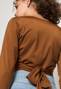 Monki Camisola de manga comprida - brown