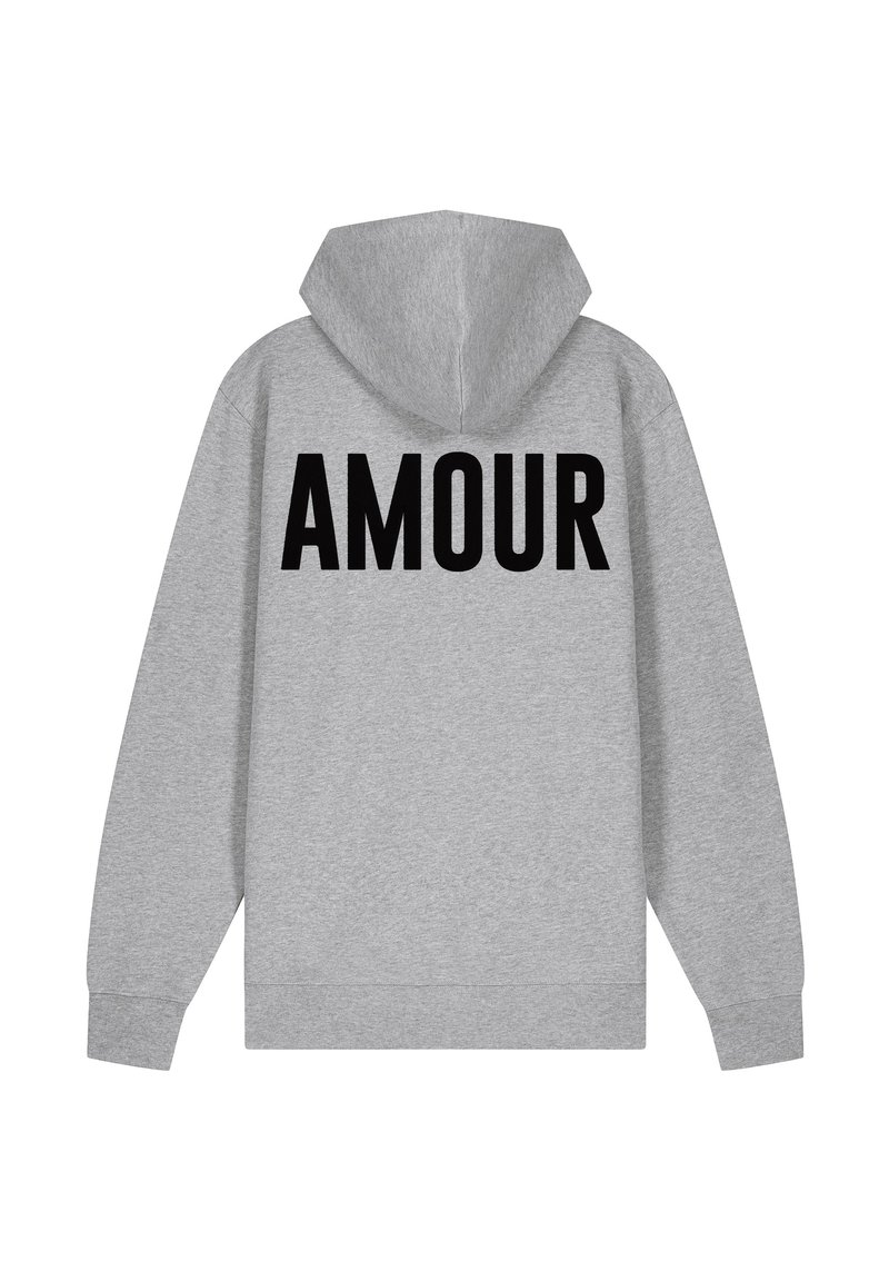 Felpa grigia con cappuccio e maniche lunghe. Presenta una grande scritta nera "AMOUR" stampata sul retro. Realizzata in tessuto morbido con un design casual.