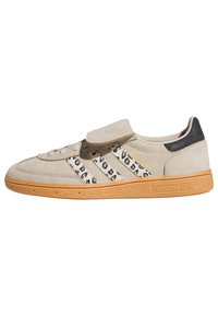 Ej vald, beige white gum
