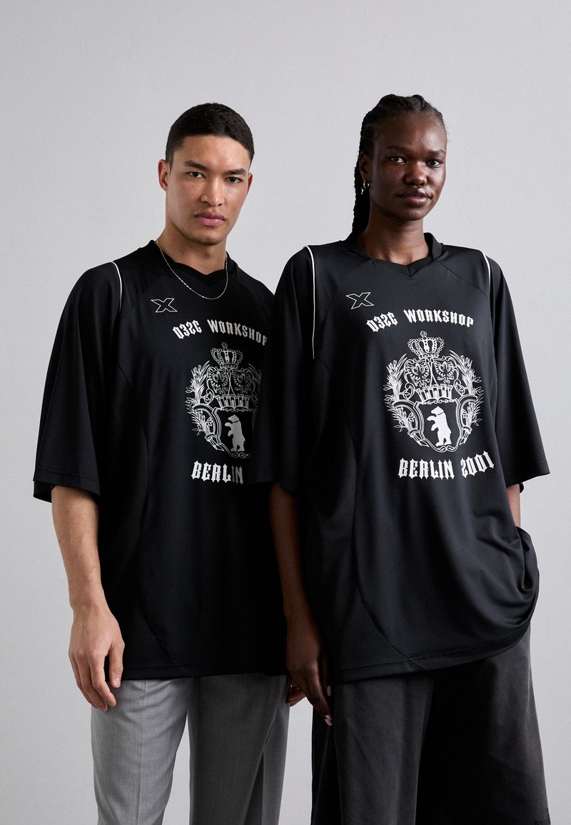 032c BÄR PERFORMANCE UNISEX - Print T-shirt - black