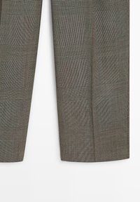 Graue karierte Hose mit strukturierter Webart und einer Mischung aus Karomustern, geradem Bein und sauberem Saum ohne sichtbare Verschlüsse.