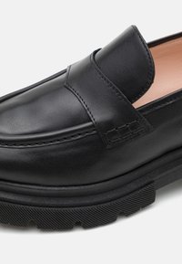 bStore Našuchovačky - black shiny