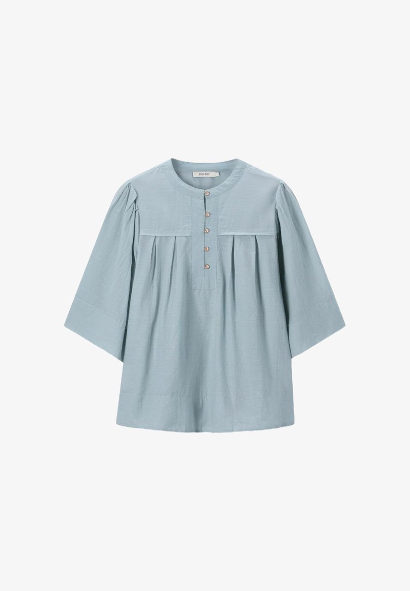 Haut léger bleu clair avec un col rond, des manches trois-quarts, un devant à boutons, un design plissé et des détails de couture contrastants.