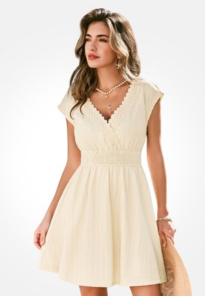 Cupshe ELEGANT V NECK MINI - Vestido informal - beige