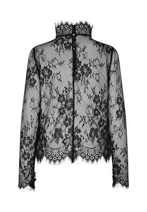 Melna mežģīņu blūze ar garām piedurknēm un augstu apkakli, ar ziedu rakstu, viļņotu apakšmalu un pogu aizdari aizmugurē. Caurspīdīga un teksturēta auduma.