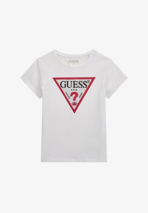 Witte biologische katoenen t-shirt met een rood en zwart driehoekig ontwerp waarin "GUESS" en een vraagteken in het midden zijn afgebeeld. Korte mouwen, ronde hals.