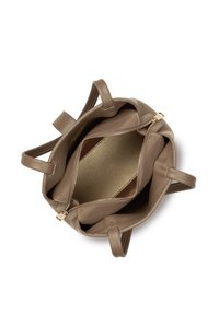 Borsa a mano in pelle marrone chiaro con doppi manici, tasca interna con cerniera e finitura testurizzata. Parte superiore aperta che mostra il compartimento interno foderato.