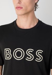 BOSS TEE - T-shirt imprimé - black