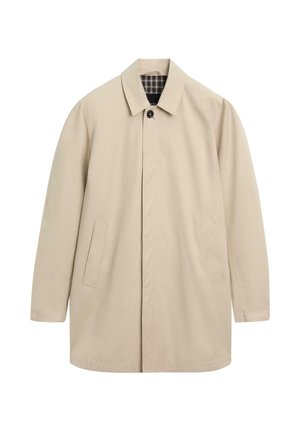 Cappotto beige da uomo monopetto con colletto, due tasche laterali e bottone superiore nero visibile, foderato con tessuto a quadri all'interno del colletto.