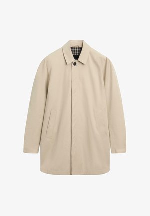 Manteau beige pour homme à simple boutonnage avec col, deux poches latérales et un bouton noir visible sur le dessus, doublé d'un tissu à carreaux à l'intérieur du col.