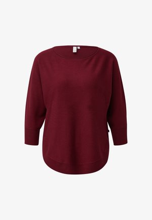 Bordeauxkleurige trui met lange mouwen, ronde hals en geribde manchetten, met een licht afgeronde onderkant en een klein zwart zijlabel.