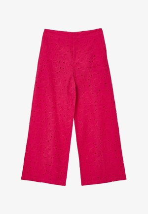 Pantaloni cropped rosa brillante con ricami floreali e dettagli a taglio. Vestibilità ampia con design a gamba larga e senza chiusure visibili.