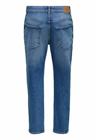 Kék egyenes szárú farmernadrág hátulnézetben, két hátsó zsebbel és barna bőr márkajelzéssel a derékszíjon.