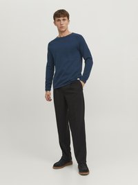 Jack & Jones JJEHILL CREW NECK  - Pulover - sailor blue