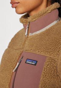 Patagonia CLASSIC RETRO-X JACKET - Flisinė striukė - nest brown/dulse mauve