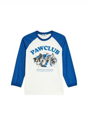 Valkoinen paita, jossa on siniset raglan-hihat. Paidassa on kuva erilaisista koirista ja kissoista, jossa lukee "PAWCLUB" ja "KAVERIT YHDESSÄ."