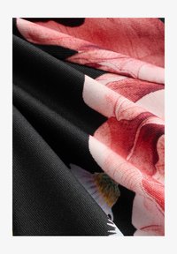 Wybrany, black floral