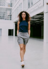 Oxmo OXKVINNE REGULAR FIT - Short - pewter