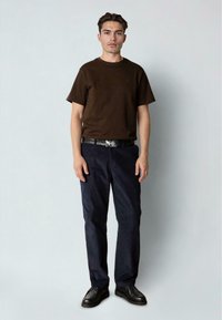 Clean Cut Copenhagen STABLE - T-shirts - dark brown