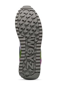 Semelle de chaussure en caoutchouc gris texturé avec des motifs de semelle en forme d'étoile et un logo surélevé "W6YZ". Les bords sont rugueux pour une meilleure traction.