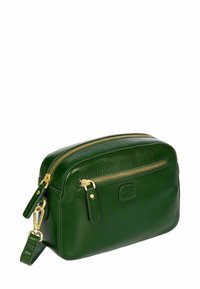 Sac bandoulière en cuir vert avec une finition texturée, deux compartiments zippés, des accessoires en métal doré et une bandoulière ajustable.