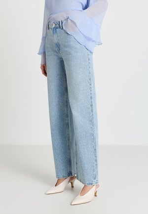 LUNGO APPLICAZIONI - Jeans a sigaretta - blu denim chiaro