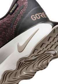 Nike Performance MOTIVA - Scarpe da corsa su strada - cave stone malt black