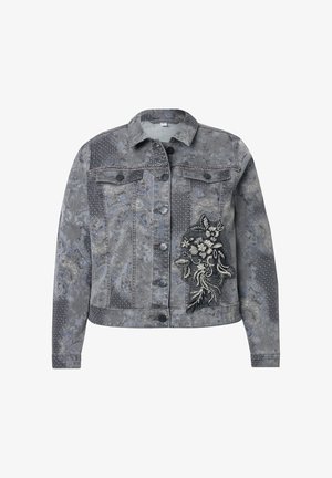 Veste en denim gris avec broderies florales et accents métalliques, présentant un col, une fermeture à boutons et des motifs texturés.