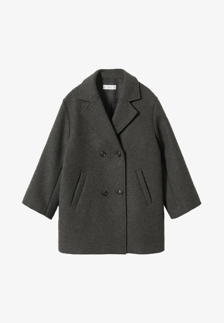 Tmavě šedý kabát z vlněné směsi s dvouřadým zapínáním, vykrojeným límcem, bočními kapsami a mírně přehnanými rukávy.