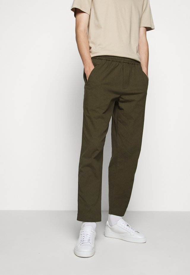 DRAWCORD ASSEMBLY PANT - Broek - olive