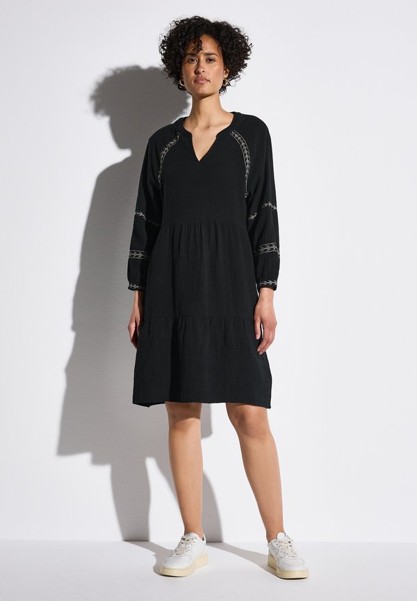 MIT STICKEREI - Freizeitkleid - schwarz
