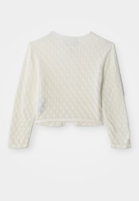 Cardigan en maille blanc à manches longues avec un motif texturé, col rond et longueur légèrement raccourcie, posé à plat sur un fond blanc.