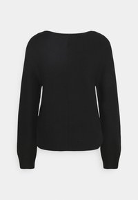 Pull noir en maille avec manches longues, encolure dégagée et finition texturée. Présente une coupe droite et un design minimaliste sans ornements.