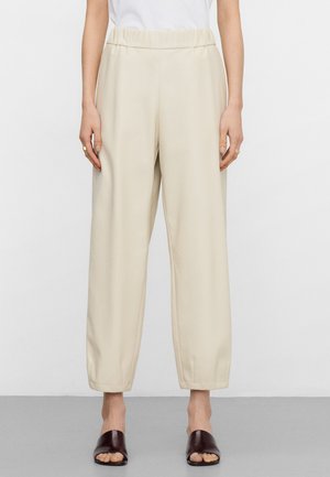 - Spodnie materiałowe