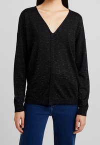 Sisley Stickad tröja - black