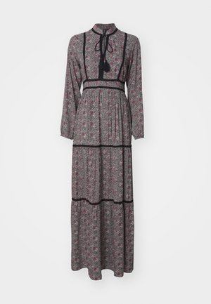 Pilko audinio maxi suknelė su burgundiškais ir žaliais gėlių raštais. Aukštas apykaklė, ilgomis rankovėmis, apjuosimu liemeniu, su sluoksniais ir juodais apdailos akcentais.