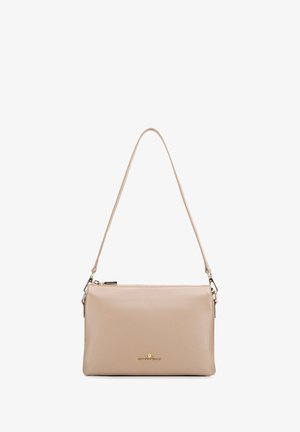 Borsa a tracolla in pelle beige con texture liscia, chiusura con zip e una sola tracolla regolabile. Presenta un accento del logo sottile in oro.