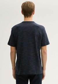 TOM TAILOR MIT BRUSTTASCHE - T-Shirt basic - navy multi inject