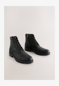 Unausgewählt, black