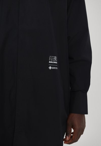 MM6 Maison Margiela c GORE LONG-SLEEVED  - Kratek plašč - deep black