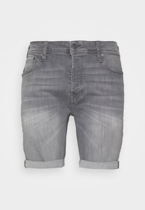 Szare męskie szorty z denimu z przodem zapinanym na guziki, szlufkami na pasek, podwiniętymi nogawkami i pięciokieszeniowym krojem.