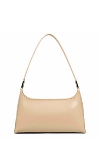 Borsa a mano beige in pelle con una forma snella e strutturata, dotata di una tracolla curva e accessori in metallo nero. Texture liscia.